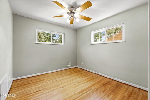 Tiny photo for 2914 Meadowwood Drive, Toledo, OH 43606 (MLS # 10009917)