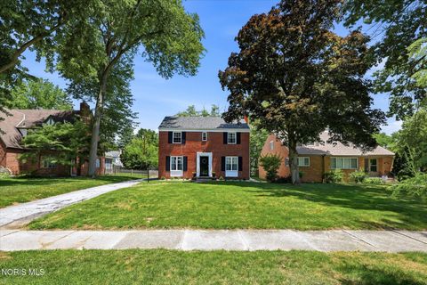 Tiny photo for 2914 Meadowwood Drive, Toledo, OH 43606 (MLS # 10009917)