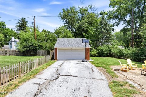 Tiny photo for 2914 Meadowwood Drive, Toledo, OH 43606 (MLS # 10009917)