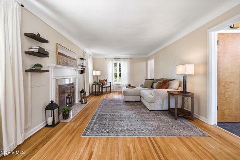 Tiny photo for 2914 Meadowwood Drive, Toledo, OH 43606 (MLS # 10009917)