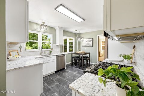 Tiny photo for 2914 Meadowwood Drive, Toledo, OH 43606 (MLS # 10009917)