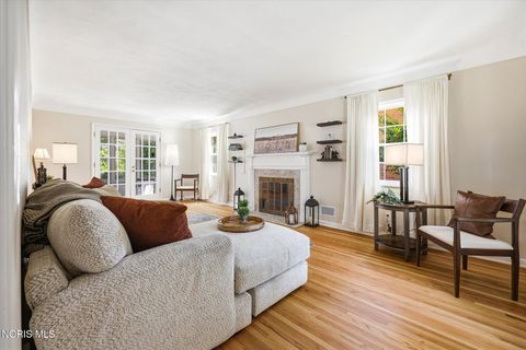Tiny photo for 2914 Meadowwood Drive, Toledo, OH 43606 (MLS # 10009917)