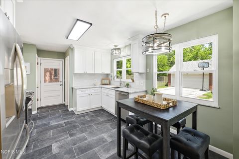 Tiny photo for 2914 Meadowwood Drive, Toledo, OH 43606 (MLS # 10009917)