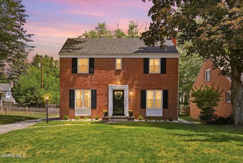 Photo of 2914 Meadowwood Drive, Toledo, OH 43606 (MLS # 10009917)