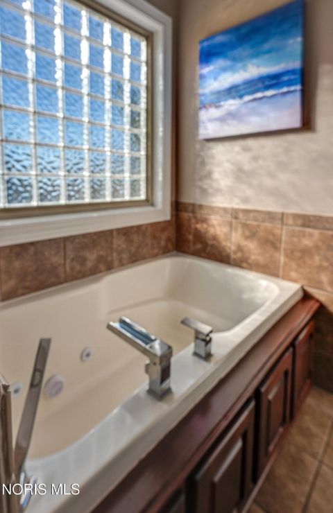 Tiny photo for 1800 Timber Ridge Drive, Bowling Green, OH 43402 (MLS # 10005804)