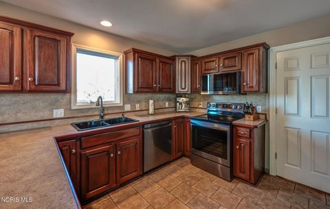 Tiny photo for 1800 Timber Ridge Drive, Bowling Green, OH 43402 (MLS # 10005804)