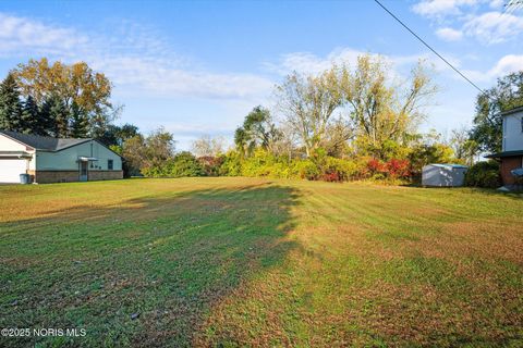 Tiny photo for 2211 E Harbor Drive, Toledo, OH 43611 (MLS # 10000704)