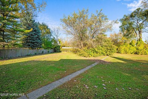 Tiny photo for 2211 E Harbor Drive, Toledo, OH 43611 (MLS # 10000704)