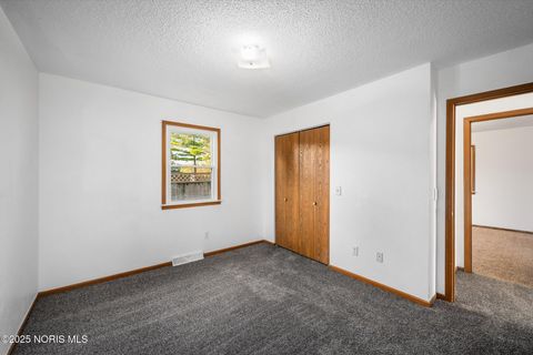 Tiny photo for 2211 E Harbor Drive, Toledo, OH 43611 (MLS # 10000704)