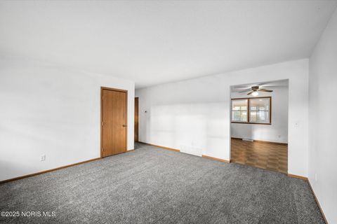 Tiny photo for 2211 E Harbor Drive, Toledo, OH 43611 (MLS # 10000704)