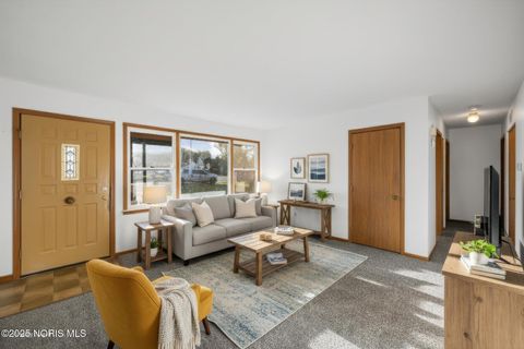 Tiny photo for 2211 E Harbor Drive, Toledo, OH 43611 (MLS # 10000704)