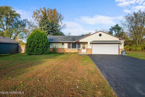 Photo of 2211 E Harbor Drive, Toledo, OH 43611 (MLS # 10000704) Photo of 2211 E Harbor Drive, Toledo, OH 43611 (MLS # 10000704)