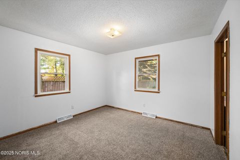 Tiny photo for 2211 E Harbor Drive, Toledo, OH 43611 (MLS # 10000704)