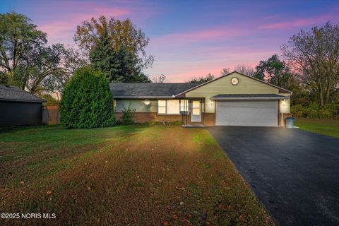 Tiny photo for 2211 E Harbor Drive, Toledo, OH 43611 (MLS # 10000704)