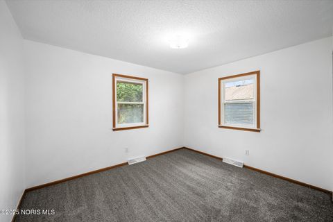 Tiny photo for 2211 E Harbor Drive, Toledo, OH 43611 (MLS # 10000704)