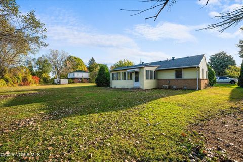 Tiny photo for 2211 E Harbor Drive, Toledo, OH 43611 (MLS # 10000704)