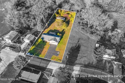 Tiny photo for 2211 E Harbor Drive, Toledo, OH 43611 (MLS # 10000704)