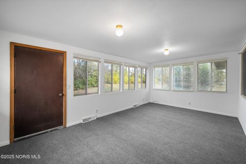 Tiny photo for 2211 E Harbor Drive, Toledo, OH 43611 (MLS # 10000704)