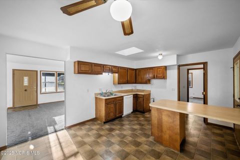 Tiny photo for 2211 E Harbor Drive, Toledo, OH 43611 (MLS # 10000704)