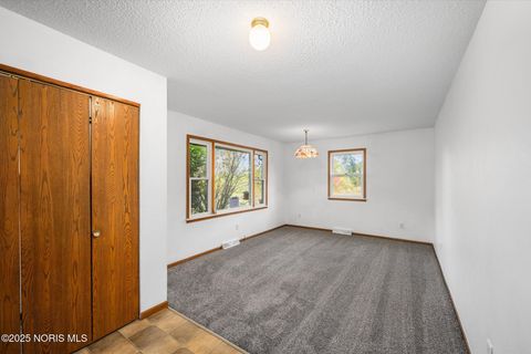 Tiny photo for 2211 E Harbor Drive, Toledo, OH 43611 (MLS # 10000704)