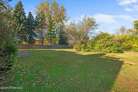 Tiny photo for 2211 E Harbor Drive, Toledo, OH 43611 (MLS # 10000704)