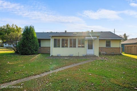 Tiny photo for 2211 E Harbor Drive, Toledo, OH 43611 (MLS # 10000704)