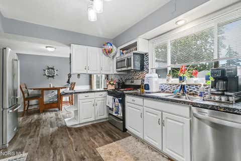 Tiny photo for 2038 Greenwich Lane, Toledo, OH 43611 (MLS # 10011719)