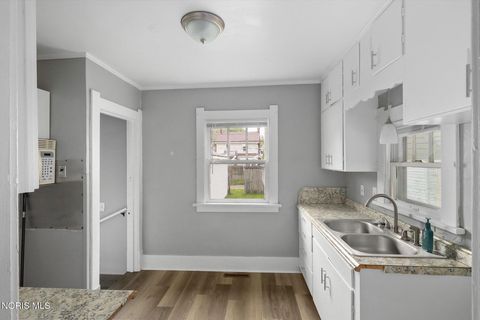 Tiny photo for 811 Geneva Avenue, Toledo, OH 43609 (MLS # 10007394)
