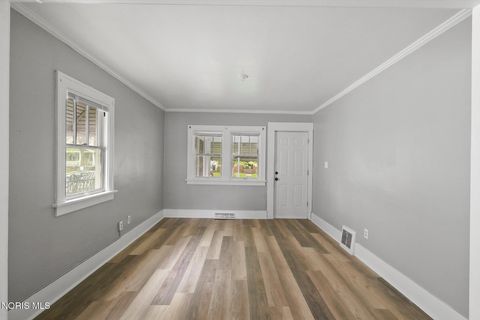 Tiny photo for 811 Geneva Avenue, Toledo, OH 43609 (MLS # 10007394)