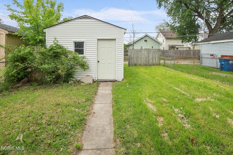Tiny photo for 811 Geneva Avenue, Toledo, OH 43609 (MLS # 10007394)