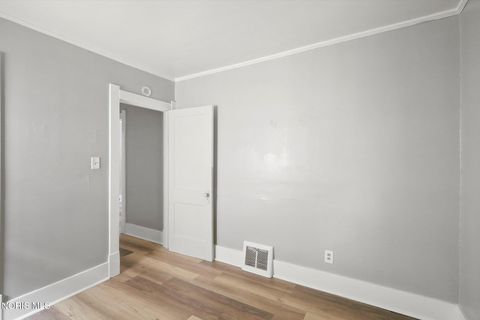 Tiny photo for 811 Geneva Avenue, Toledo, OH 43609 (MLS # 10007394)