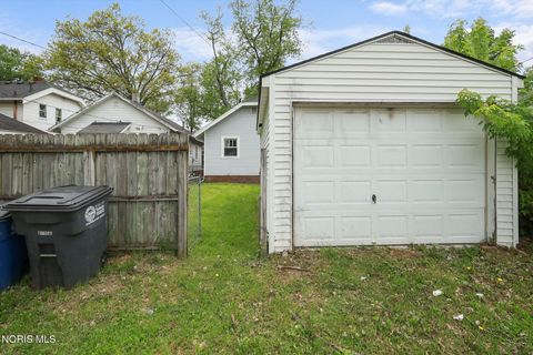 Tiny photo for 811 Geneva Avenue, Toledo, OH 43609 (MLS # 10007394)