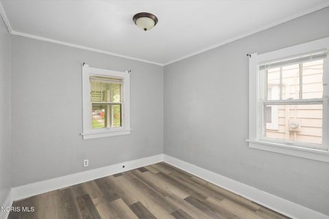 Tiny photo for 811 Geneva Avenue, Toledo, OH 43609 (MLS # 10007394)
