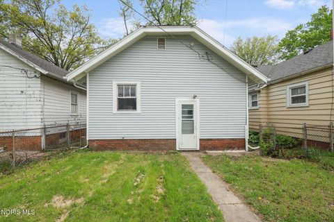 Tiny photo for 811 Geneva Avenue, Toledo, OH 43609 (MLS # 10007394)