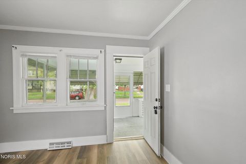 Tiny photo for 811 Geneva Avenue, Toledo, OH 43609 (MLS # 10007394)