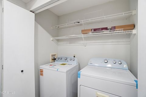 Tiny photo for 58 E Foxgate Circle, Bowling Green, OH 43402 (MLS # 10007413)
