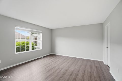 Tiny photo for 58 E Foxgate Circle, Bowling Green, OH 43402 (MLS # 10007413)