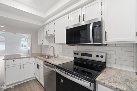 Tiny photo for 58 E Foxgate Circle, Bowling Green, OH 43402 (MLS # 10007413)