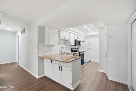 Tiny photo for 58 E Foxgate Circle, Bowling Green, OH 43402 (MLS # 10007413)