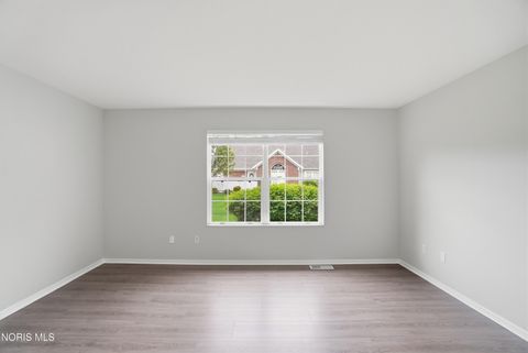 Tiny photo for 58 E Foxgate Circle, Bowling Green, OH 43402 (MLS # 10007413)