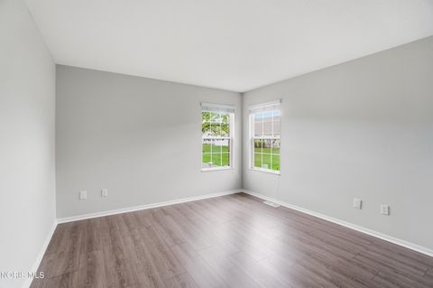Tiny photo for 58 E Foxgate Circle, Bowling Green, OH 43402 (MLS # 10007413)