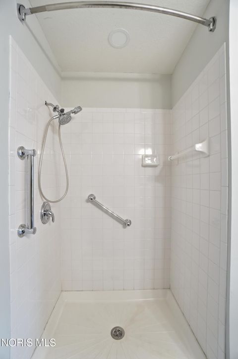Tiny photo for 58 E Foxgate Circle, Bowling Green, OH 43402 (MLS # 10007413)