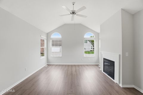 Tiny photo for 58 E Foxgate Circle, Bowling Green, OH 43402 (MLS # 10007413)