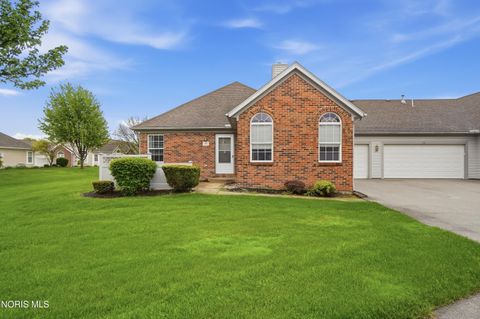 Photo of 58 E Foxgate Circle, Bowling Green, OH 43402 (MLS # 10007413)