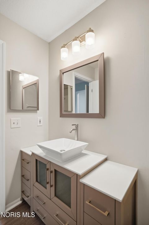 Tiny photo for 58 E Foxgate Circle, Bowling Green, OH 43402 (MLS # 10007413)