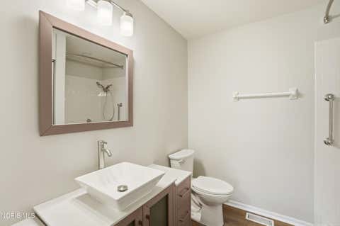Tiny photo for 58 E Foxgate Circle, Bowling Green, OH 43402 (MLS # 10007413)