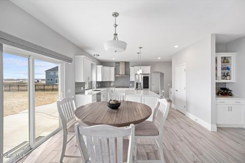 Tiny photo for 110 Wellington Place, Perrysburg, OH 43551 (MLS # 10004538)