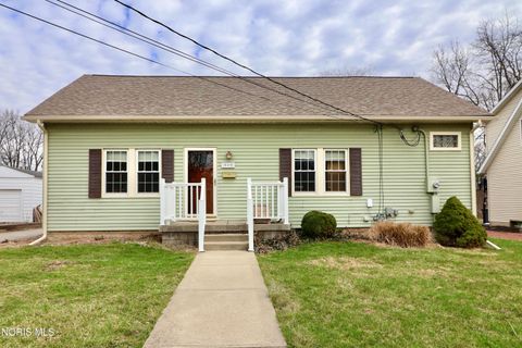 Tiny photo for 859 Walnut Street, Perrysburg, OH 43551 (MLS # 10005527)