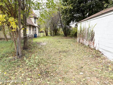 Tiny photo for 1510 Walnut Street, Toledo, OH 43608 (MLS # 10000552)