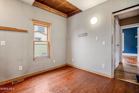 Tiny photo for 239 Hannum Avenue, Rossford, OH 43460 (MLS # 10005297)